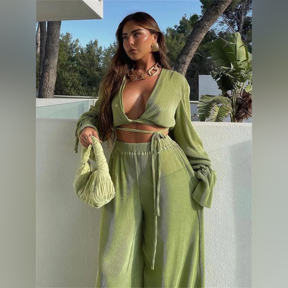 Green pleated set